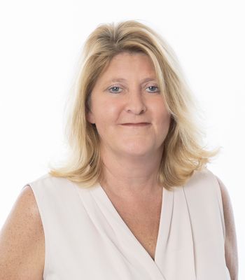 Portrait of Caryn Sendera, REALTOR®.